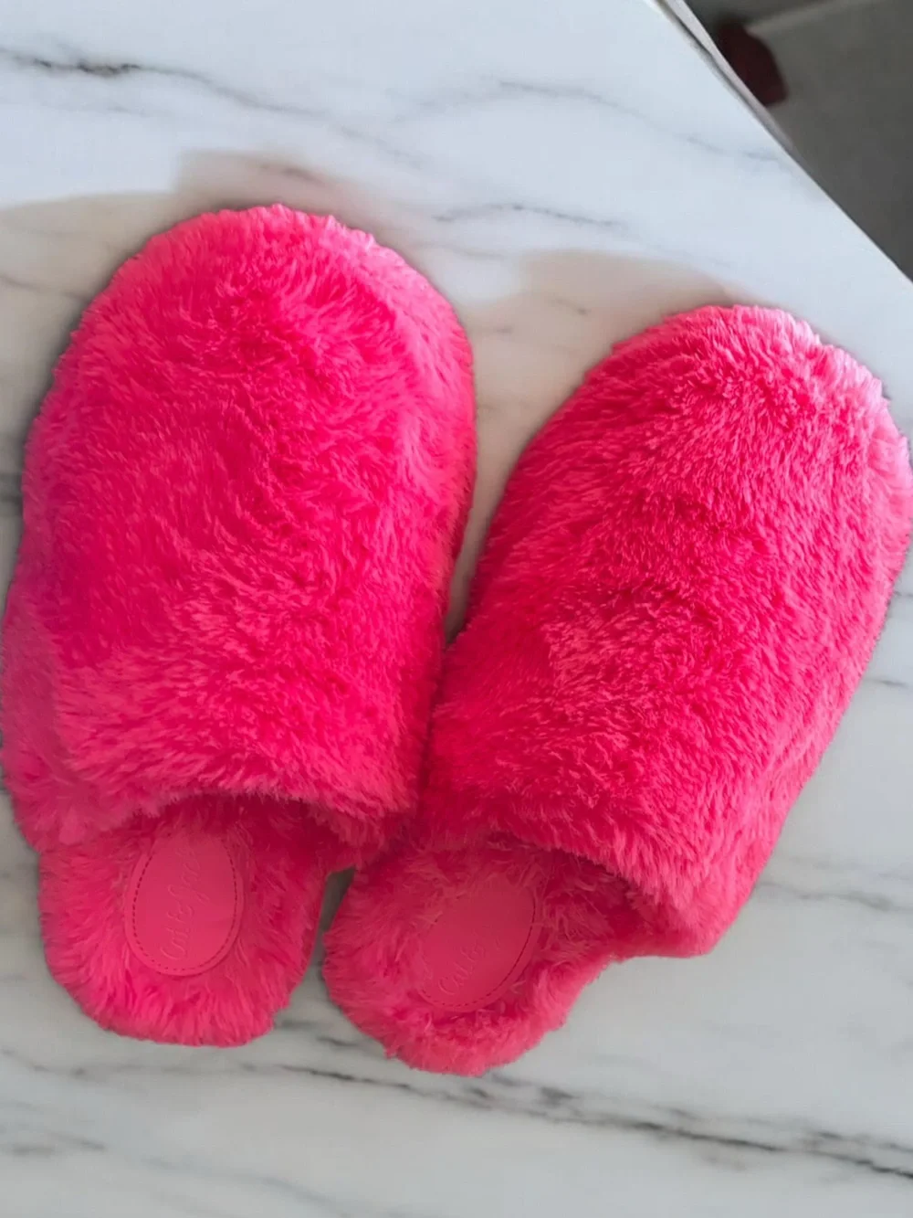 Cat & Jack Girls Neon Pink Faux Fur Slippers Size M 2/3